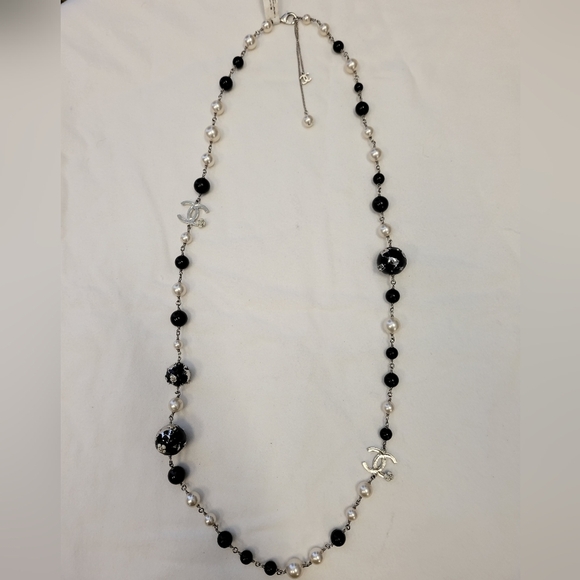 Chanel Pearl And Silver Necklace - Picture 2 of 9